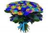 Фото Фантазийный букет из радужных и синих роз.