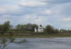 Фото Шикарный участок у реки с видом на церковь