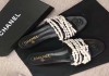 Фото Купить стильные шлёпанцы Chanel весна-лето 2018