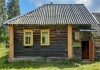Фото Крепкий чистый домик из бревна с баней в тихой малолюдной деревушке