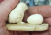 Фото Костяная статуэтка Птенец и яйцо, резьба по бивню мамонта, миниатюра