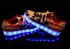 Фото Стильные, светящиеся кроссовки с LED подошвой.