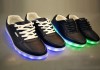 Фото Стильные, светящиеся кроссовки с LED подошвой.