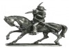 Фото Скульптура рыцаря на коне с арбалетом