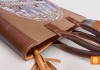 Фото Яркая и стильная женская кожаная сумка ручной работы с авторским принтом «Город темный»
